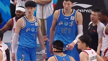 北京男篮6分完败 周琦5+9伤退；山西末节逆转 张宁14分是关键先生