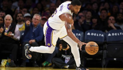 东契奇和詹姆斯爆发创纪录，湖人角色球员也大放异彩，开始变好了|投篮|鹈鹕|NBA常规赛|新奥尔良鹈鹕队|沙奎尔-奥尼尔_新浪新闻